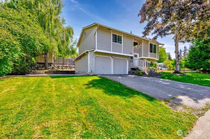 2207 180th Place Property Photo 5