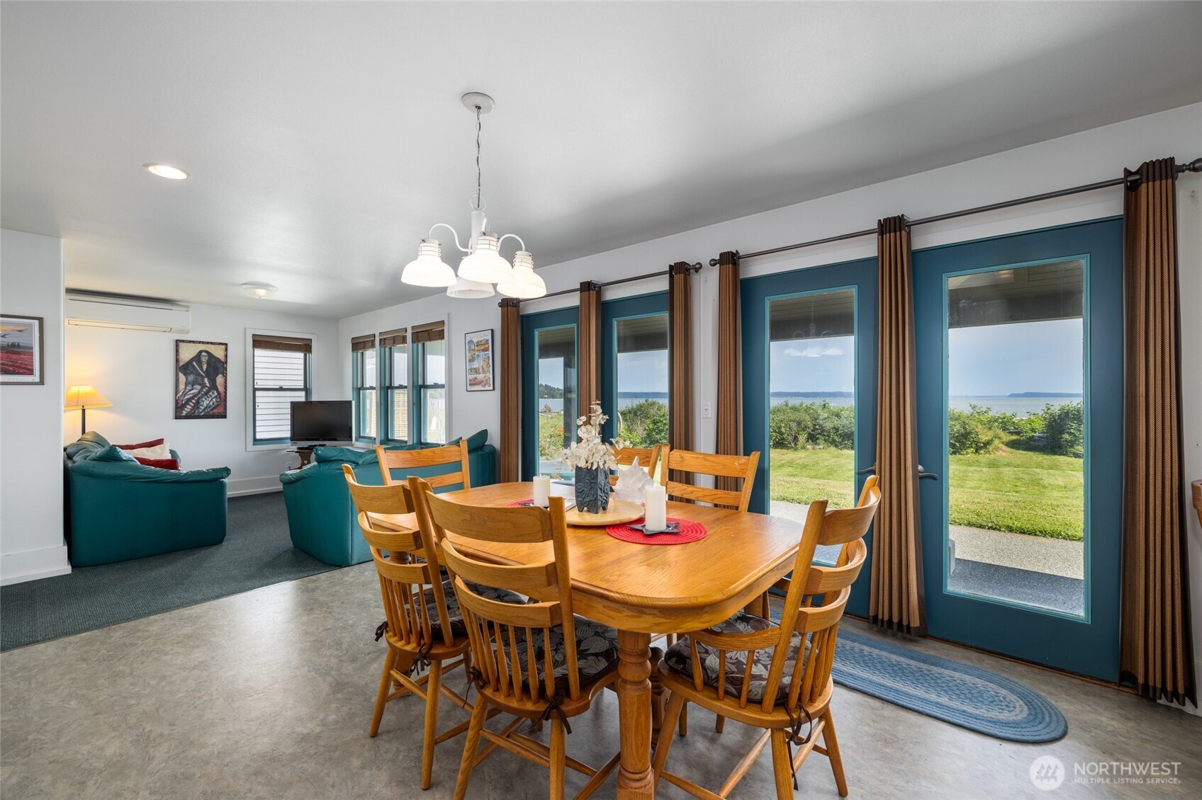 754 Livingston Bay Shore Drive Property Photo 3