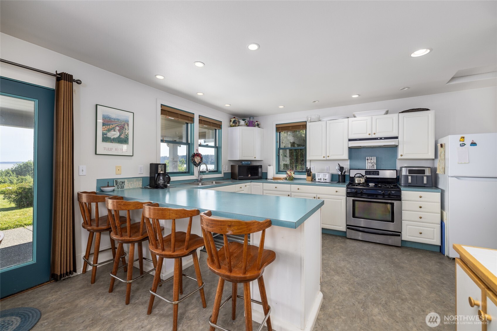 754 Livingston Bay Shore Drive Property Photo 6
