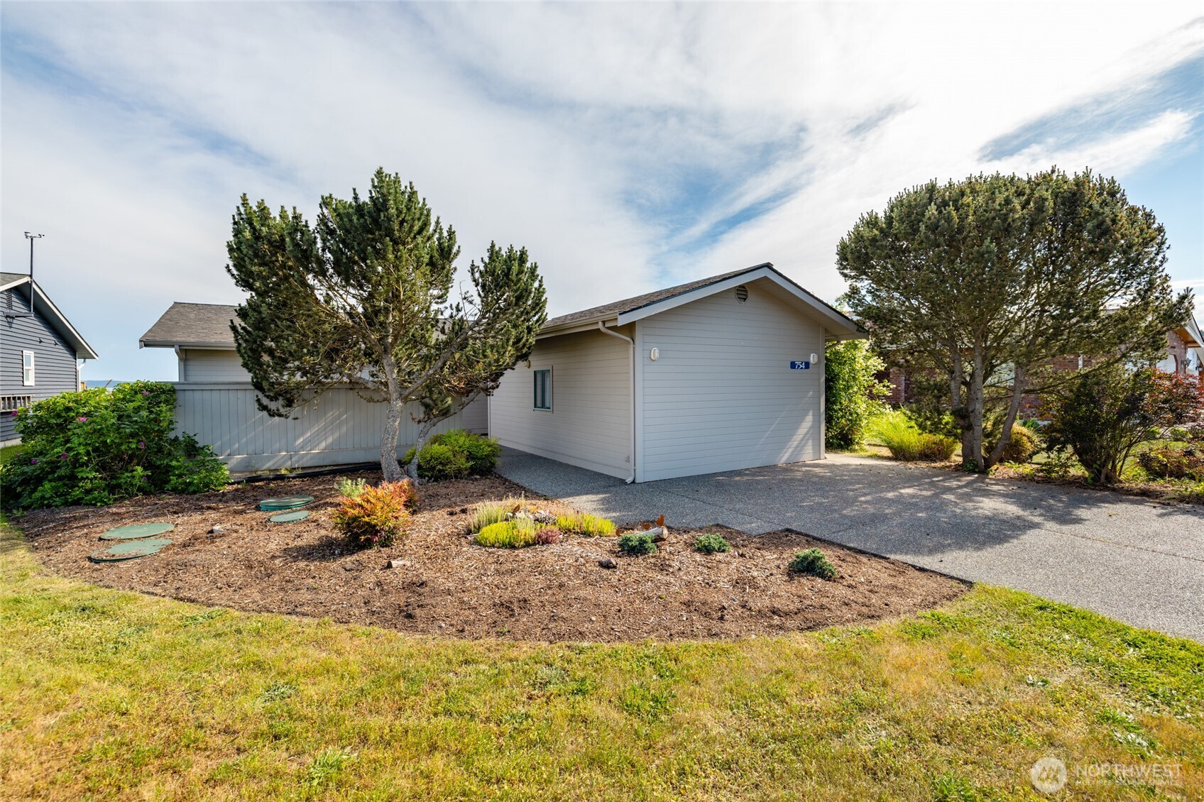 754 Livingston Bay Shore Drive Property Photo 9