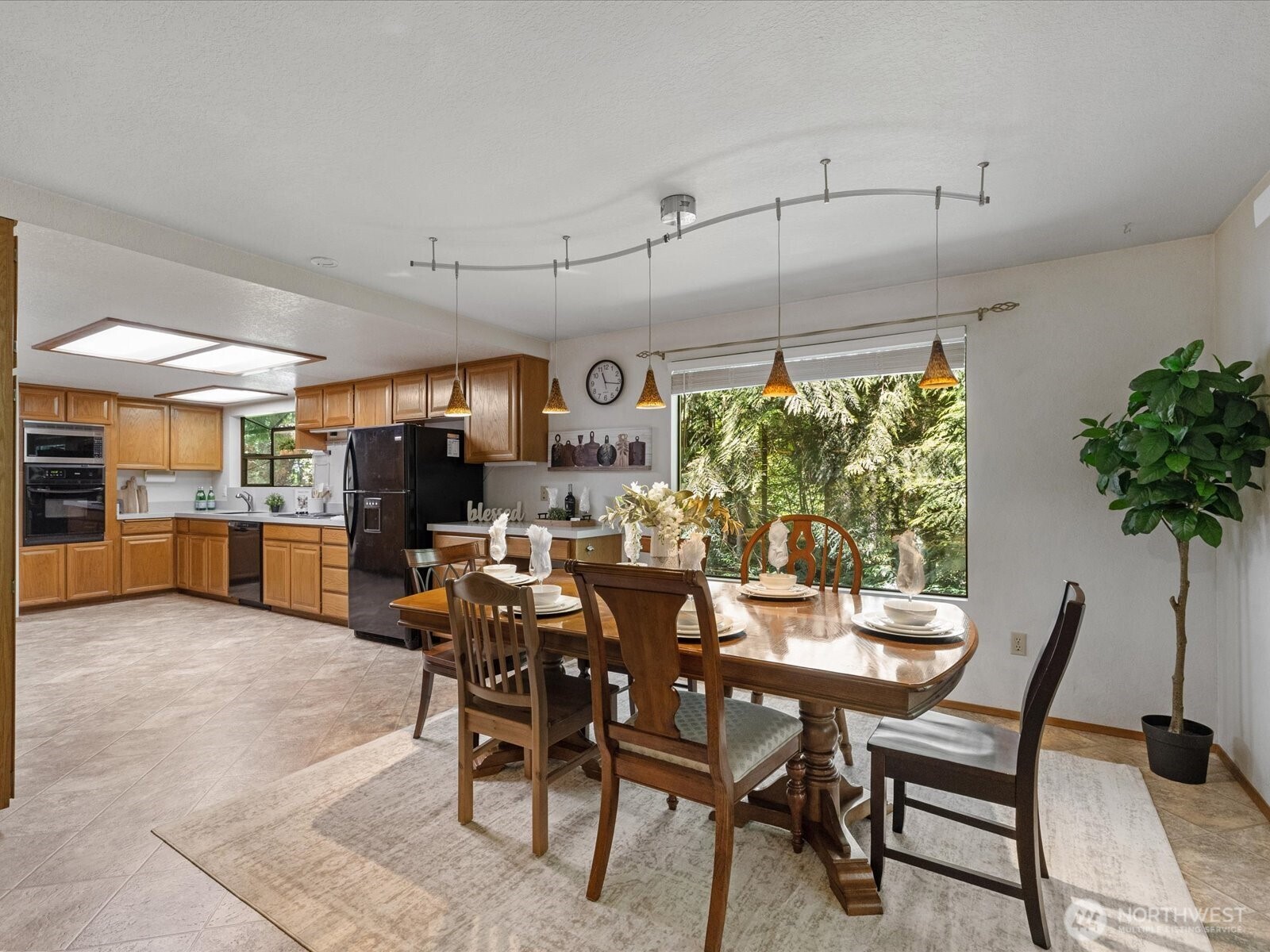 17116 Gravenstein Road Property Photo 6
