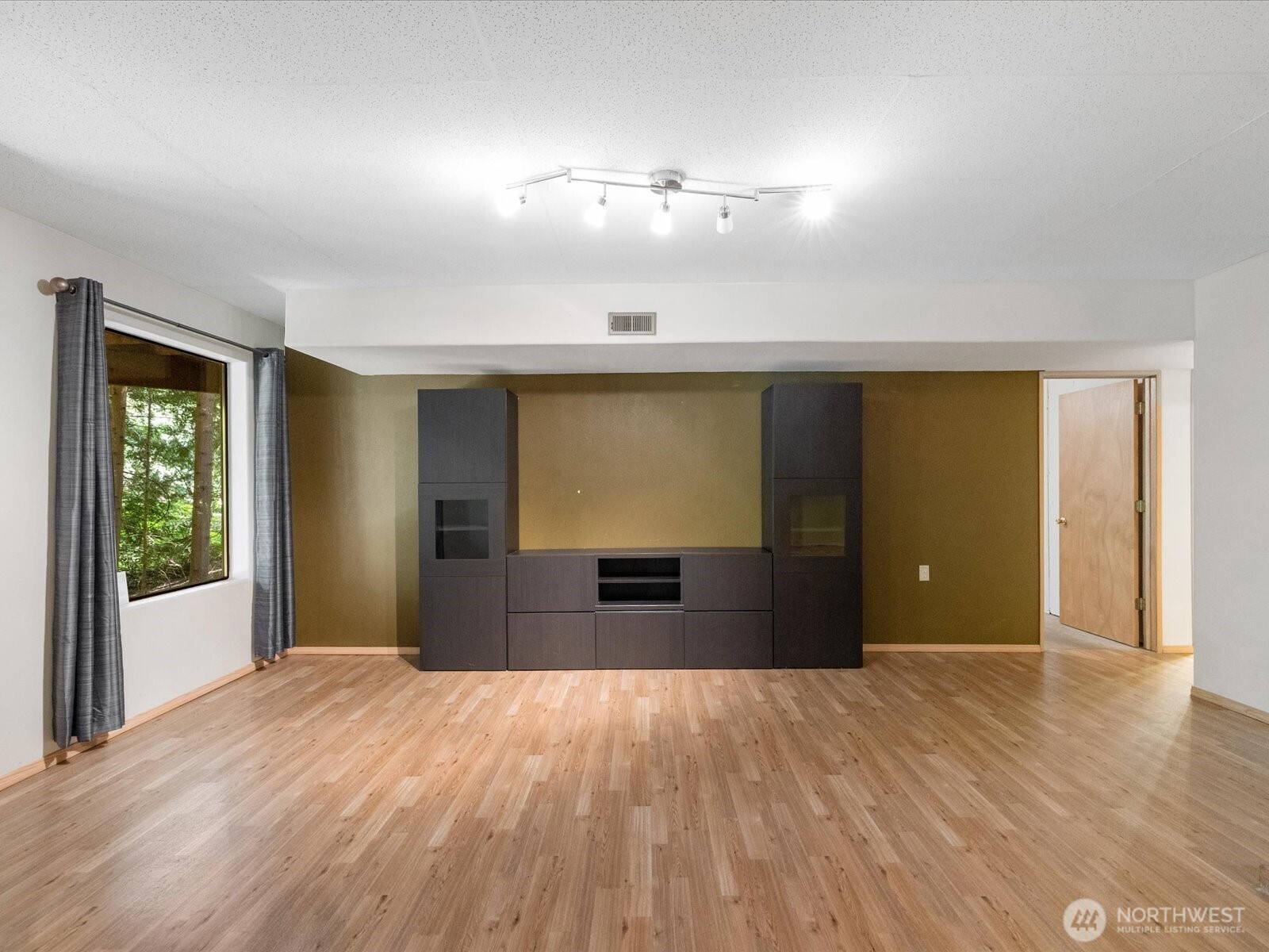 17116 Gravenstein Road Property Photo 16