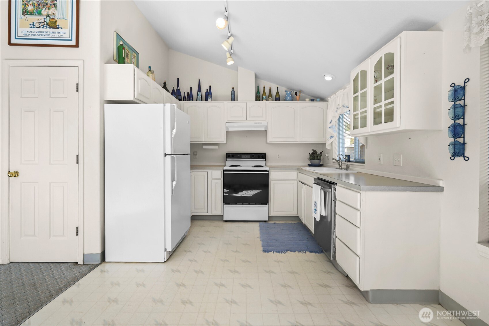 33406 H Place Property Photo 6