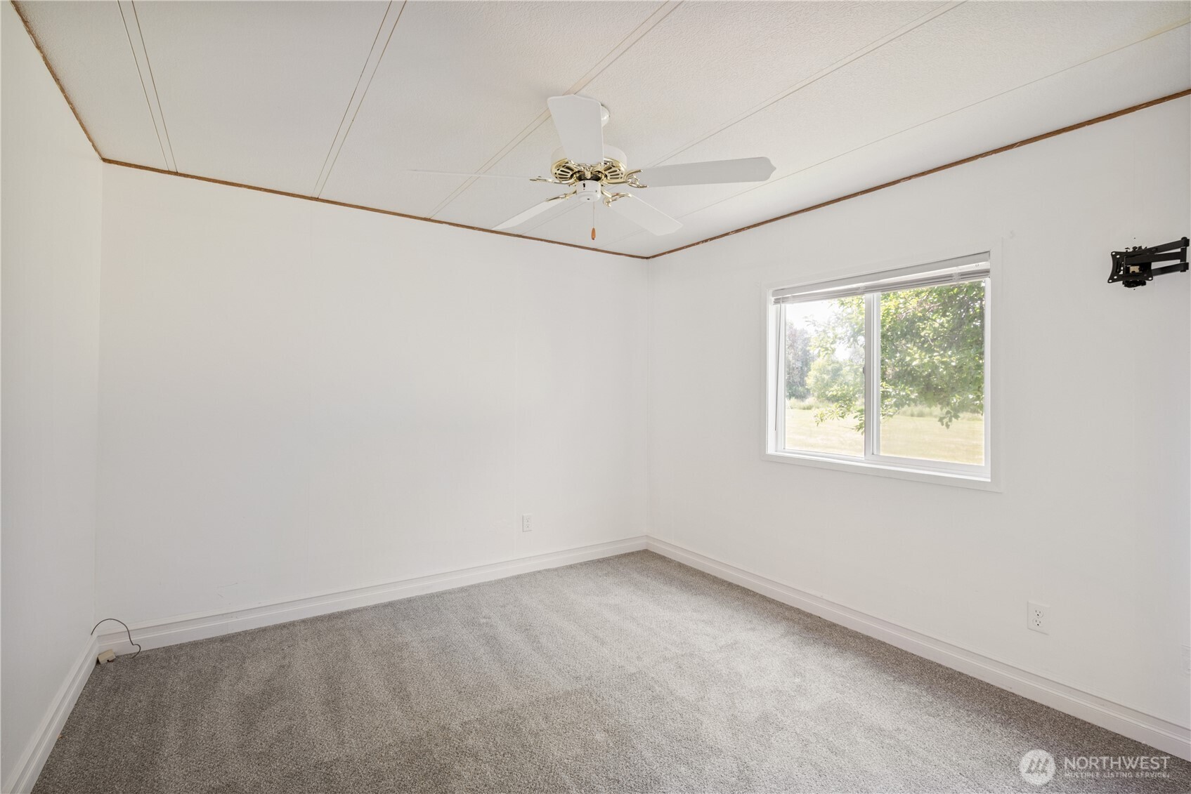 2355 Sparrow Loop 169 Property Photo 22