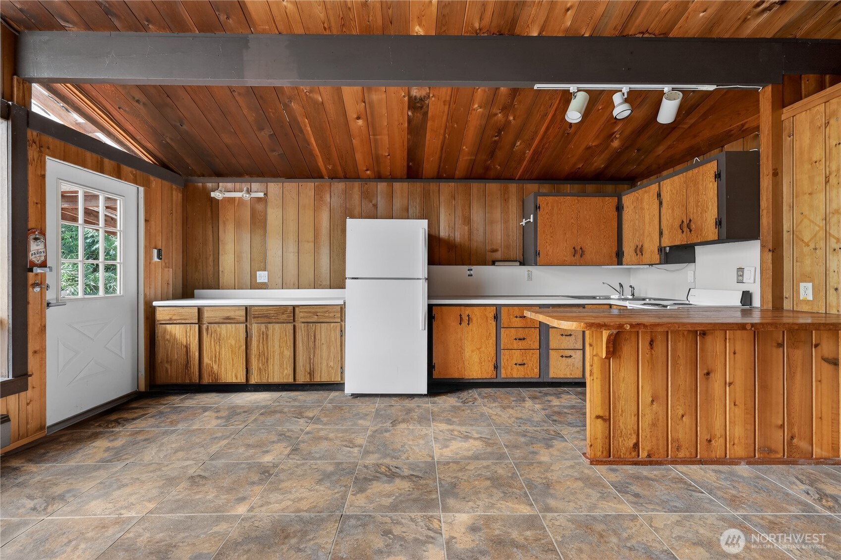 819 E Madrona Boulevard Property Photo 9