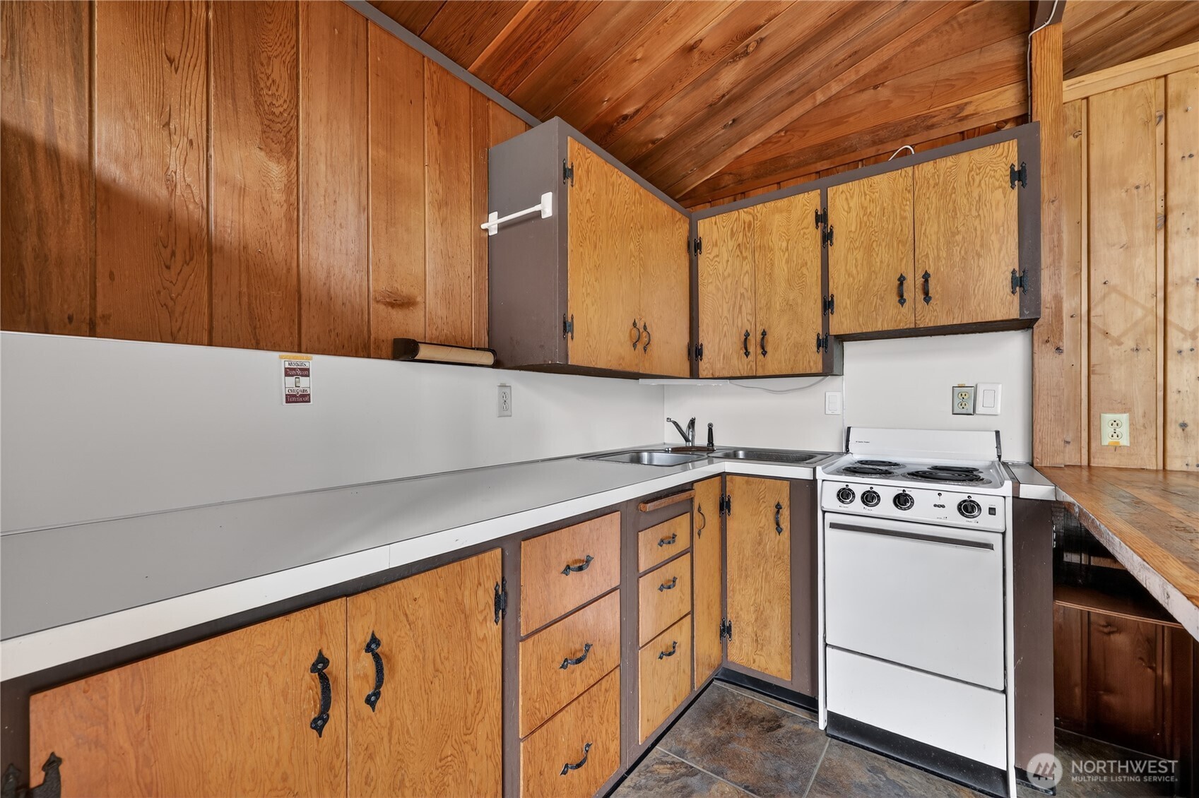 819 E Madrona Boulevard Property Photo 10