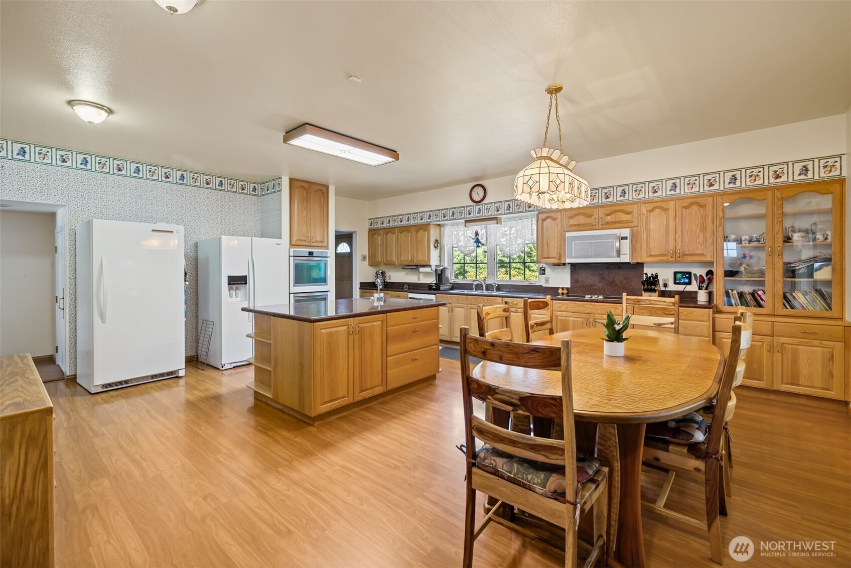 5611 S Doss Road Property Photo 1