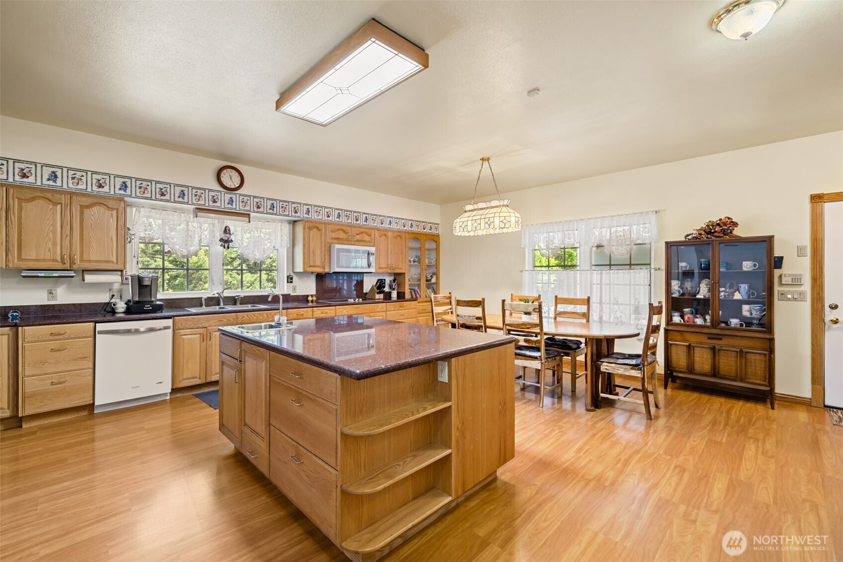 5611 S Doss Road Property Photo 11