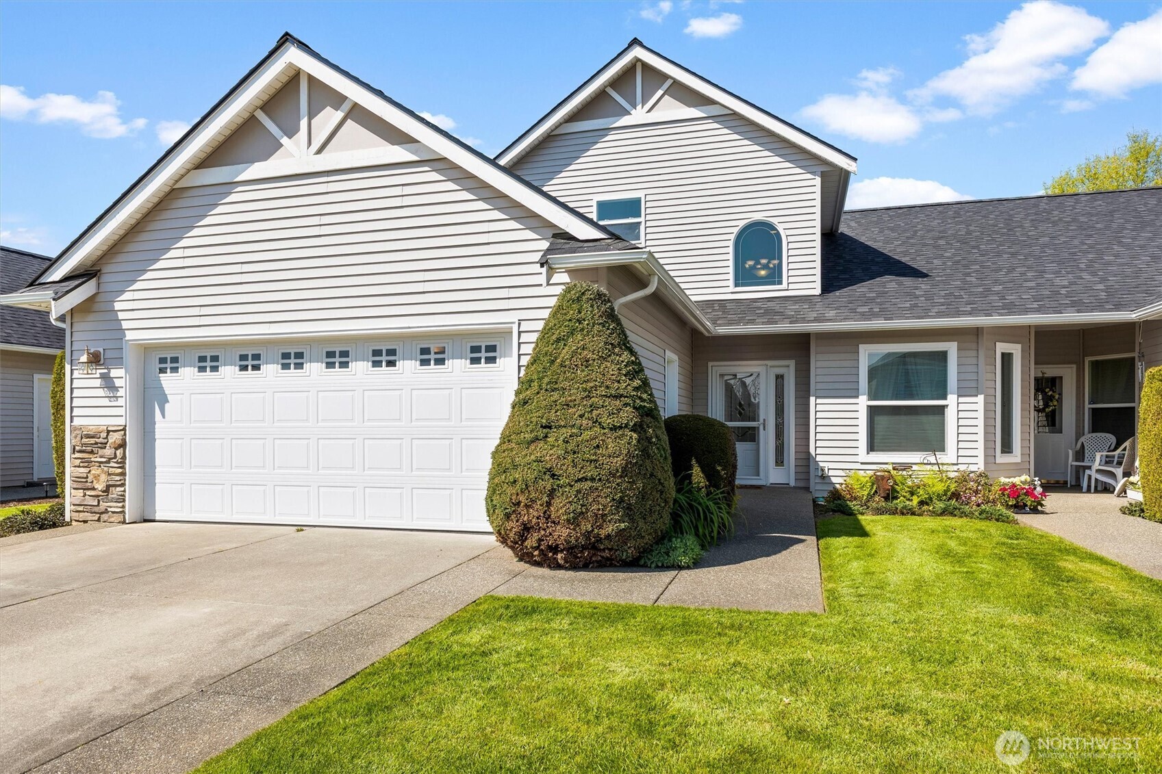 1149 Aaron Drive B Property Photo 1