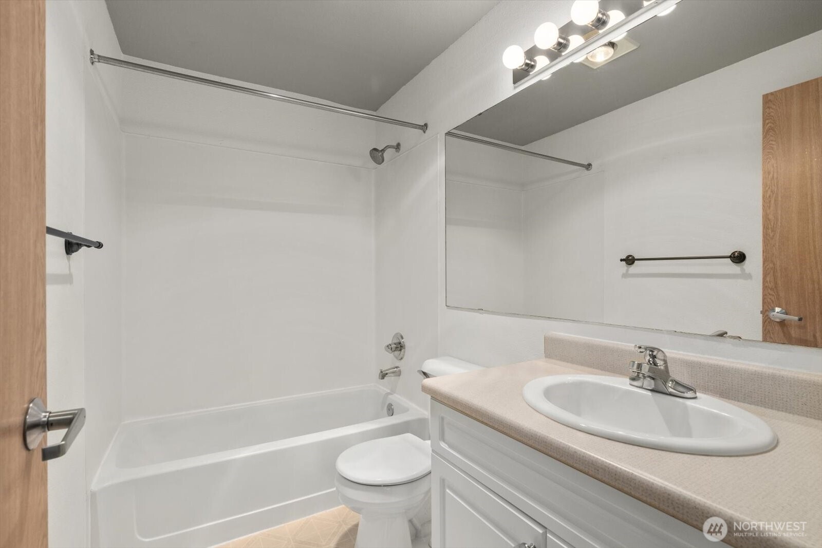 23339 Cedar Way A-205 Property Photo 18