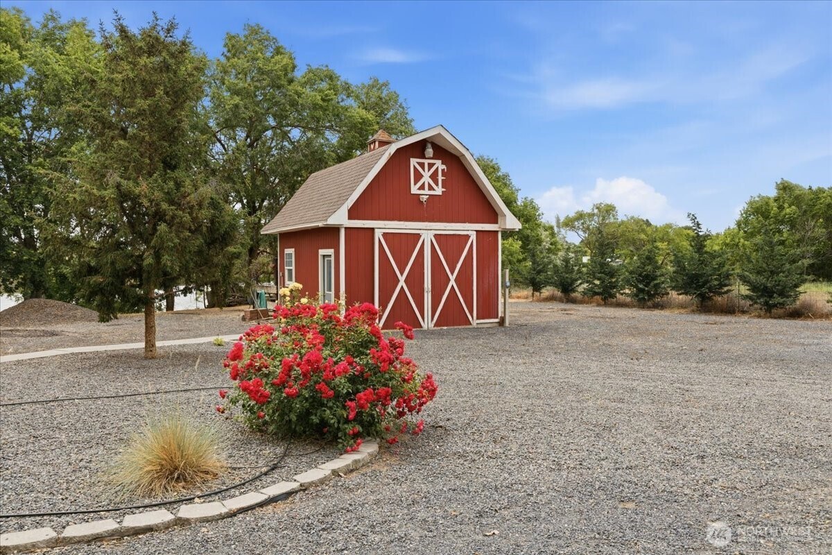 3481 Valley Road Property Photo 32