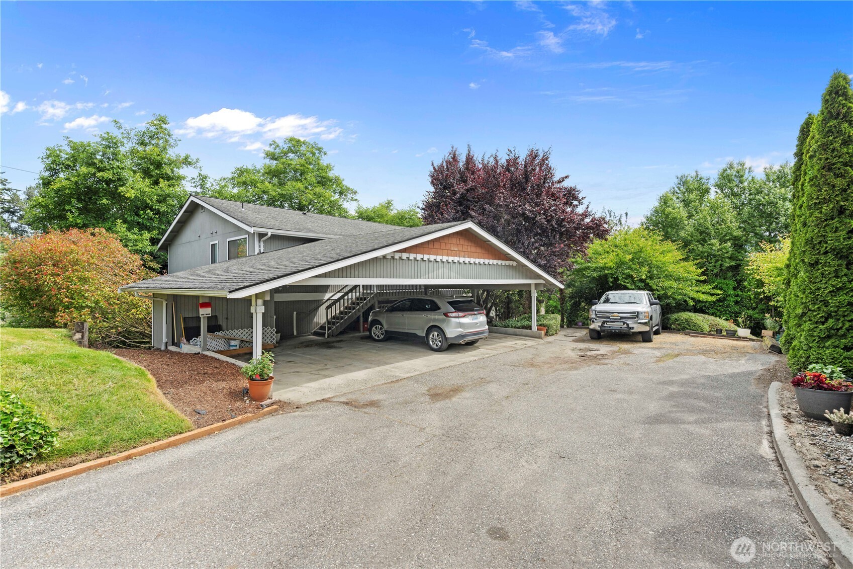 1523 Sunset Place Property Photo 2