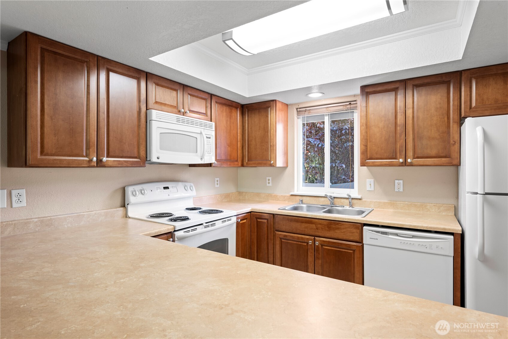 1523 Sunset Place Property Photo 3