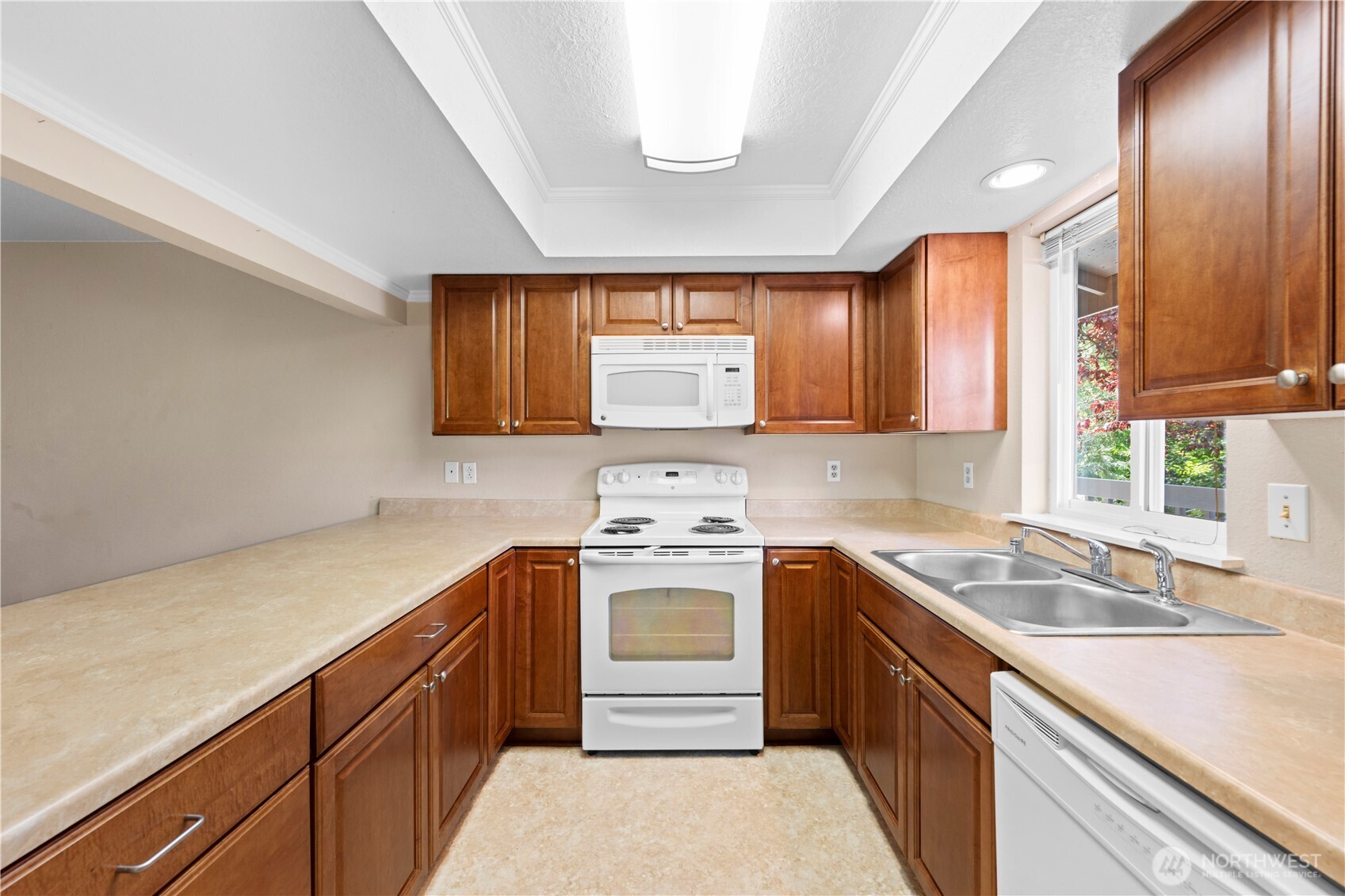 1523 Sunset Place Property Photo 4