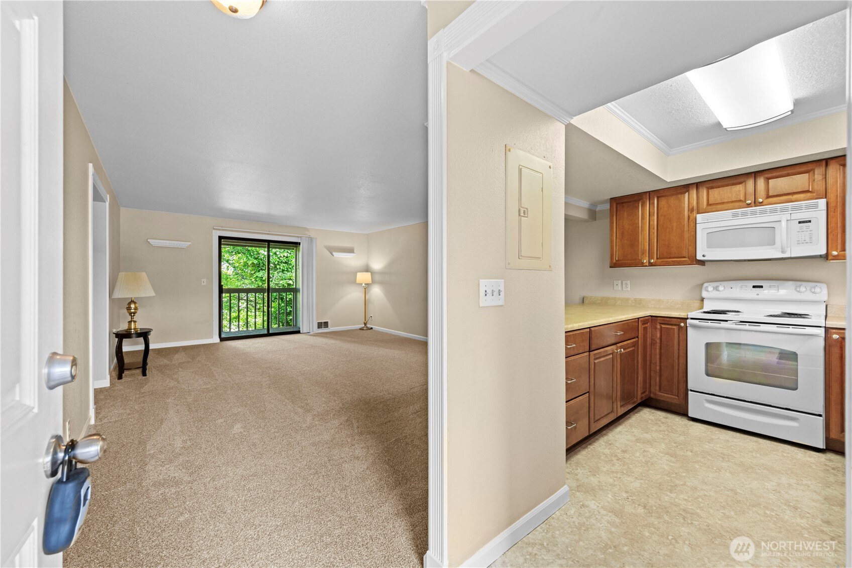 1523 Sunset Place Property Photo 5