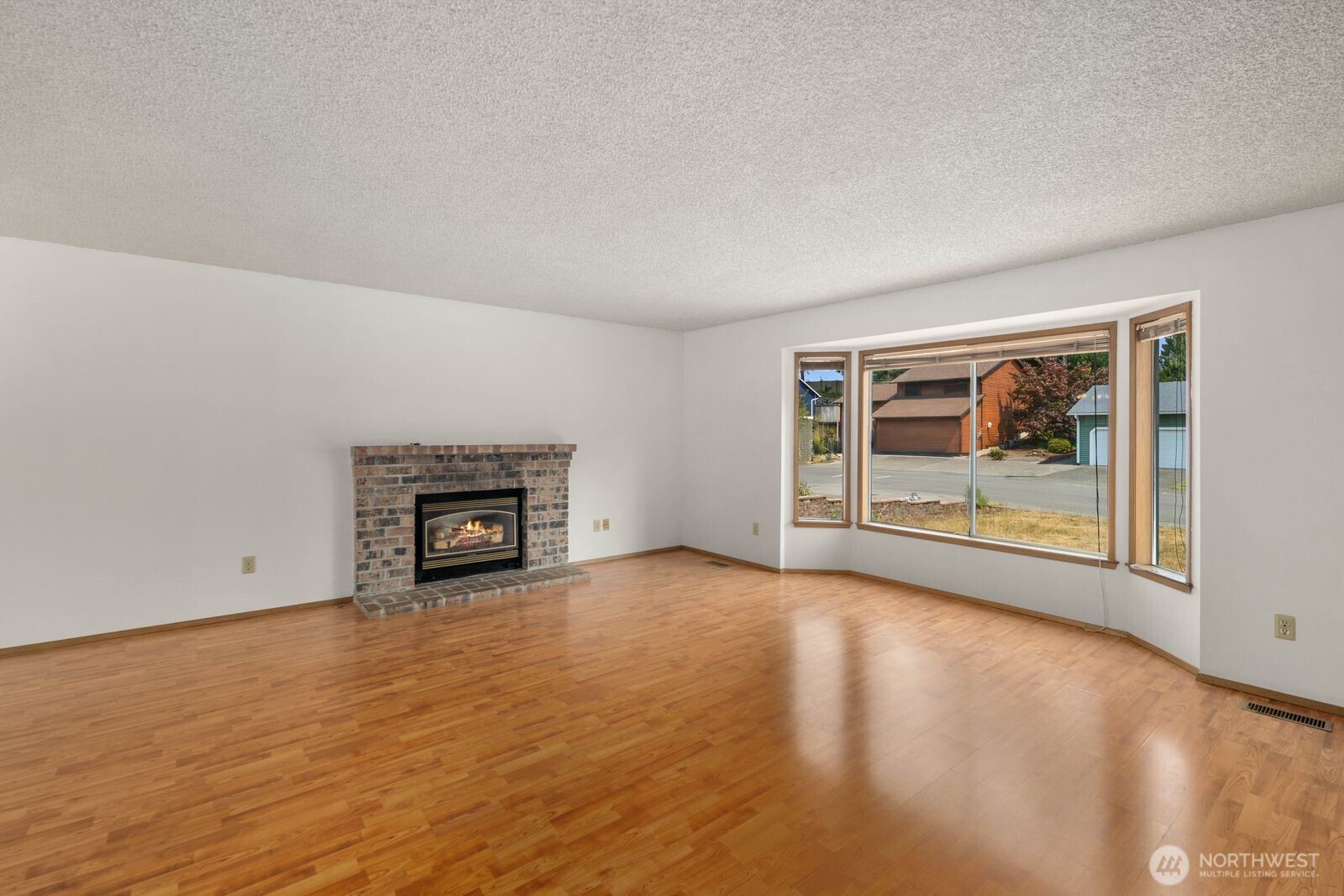 31721 4th Avenue Property Photo 4