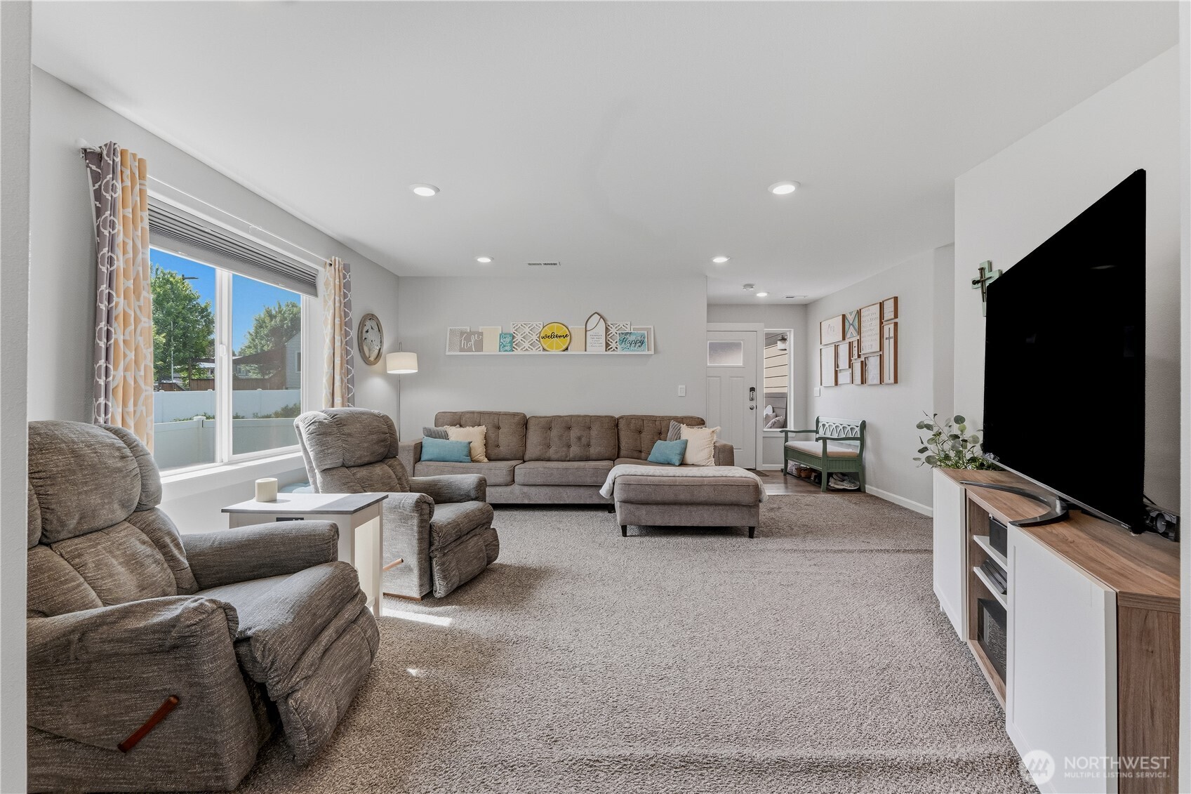 410 Riverside Meadow Property Photo 8