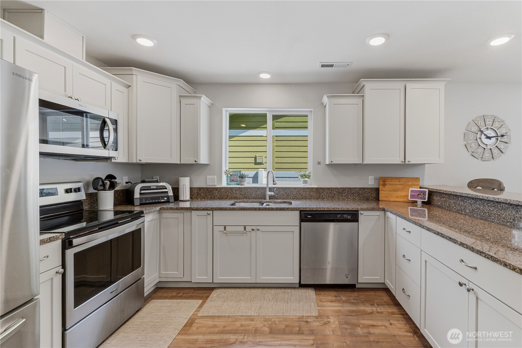 410 Riverside Meadow Property Photo 14