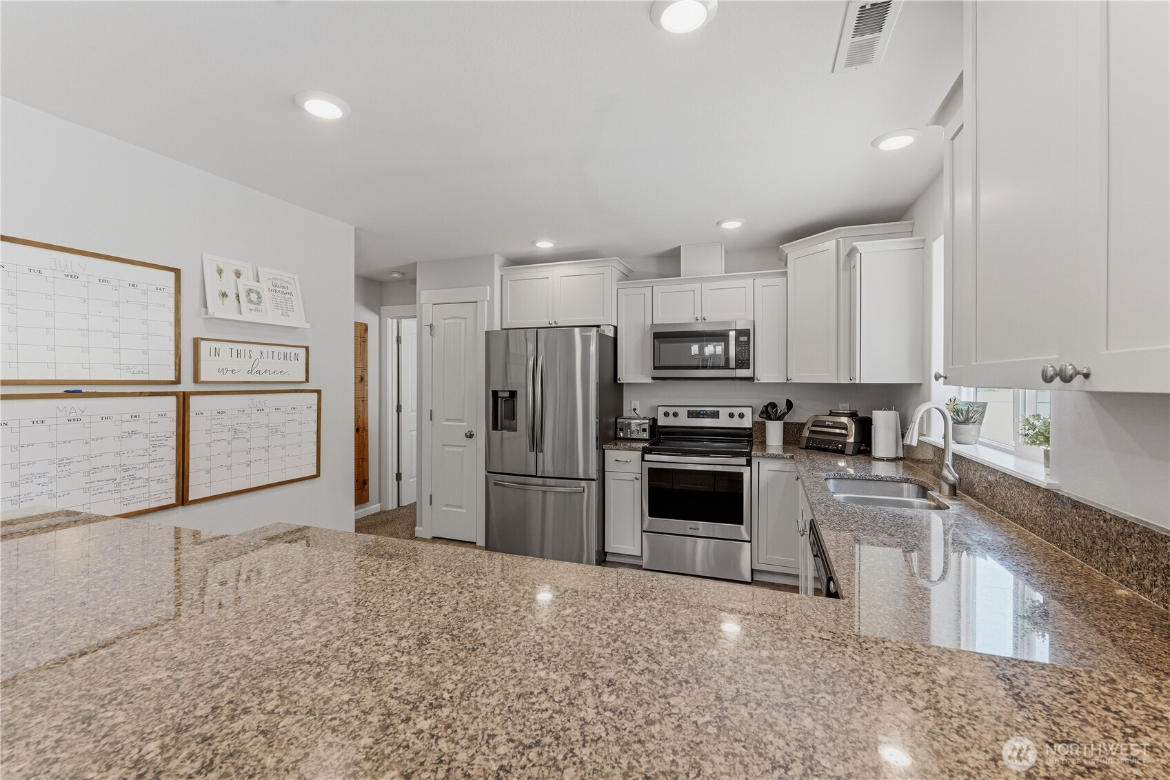 410 Riverside Meadow Property Photo 18