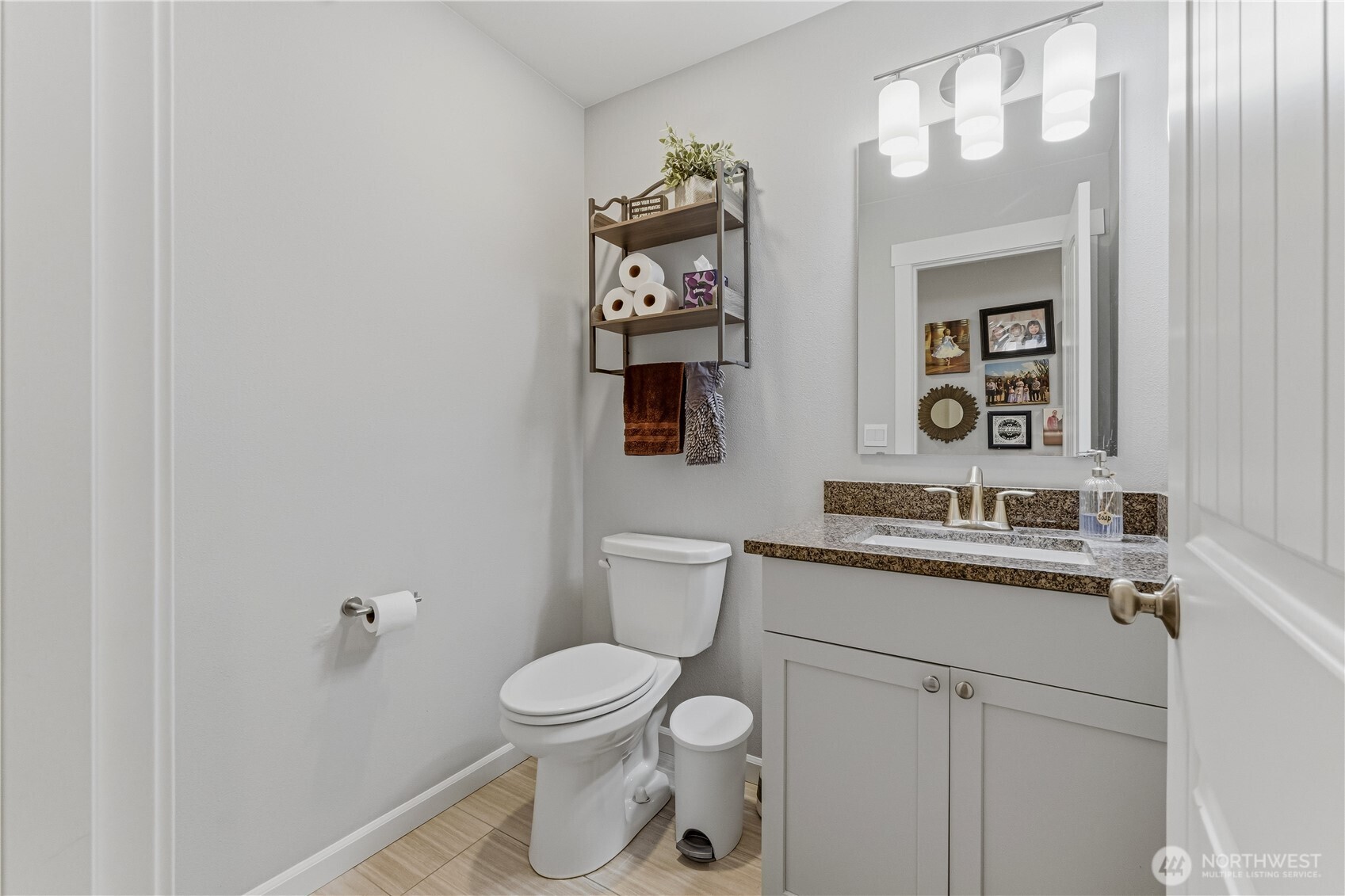 410 Riverside Meadow Property Photo 24