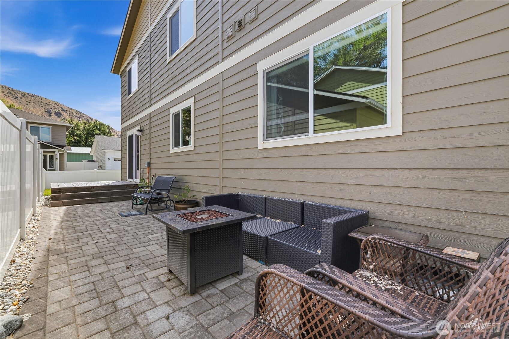 410 Riverside Meadow Property Photo 32