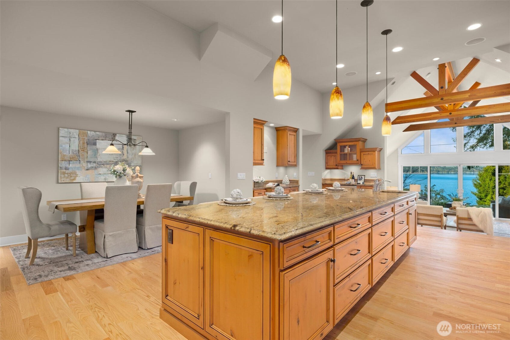 18021 Se 40th Place Property Photo 6