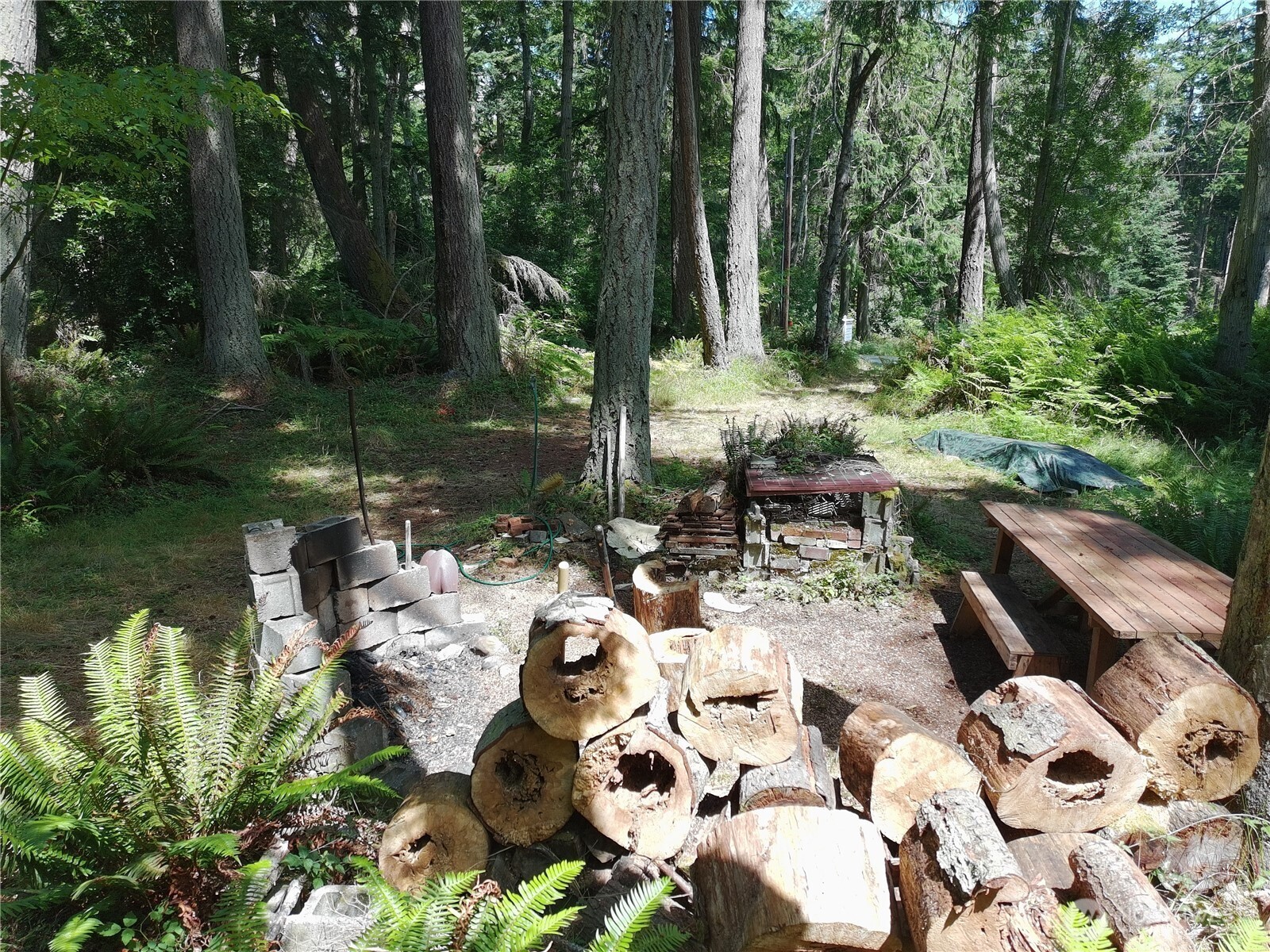 737 Twin View Drive Property Photo 5