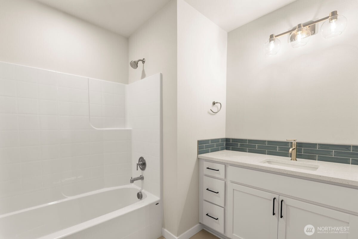 16823 Alder Way L4 Property Photo 28