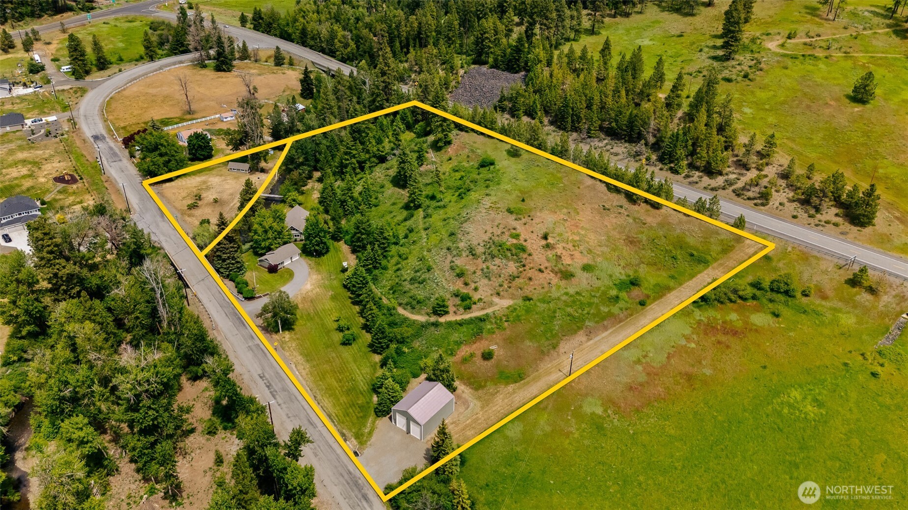 370 Burke Road Property Photo 8