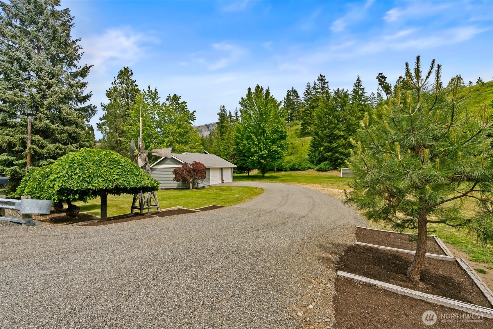 370 Burke Road Property Photo 11