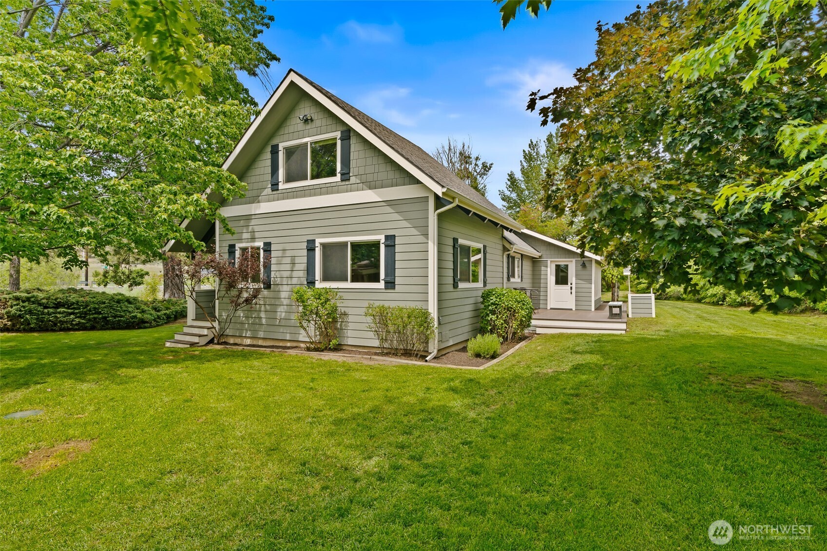 370 Burke Road Property Photo 13