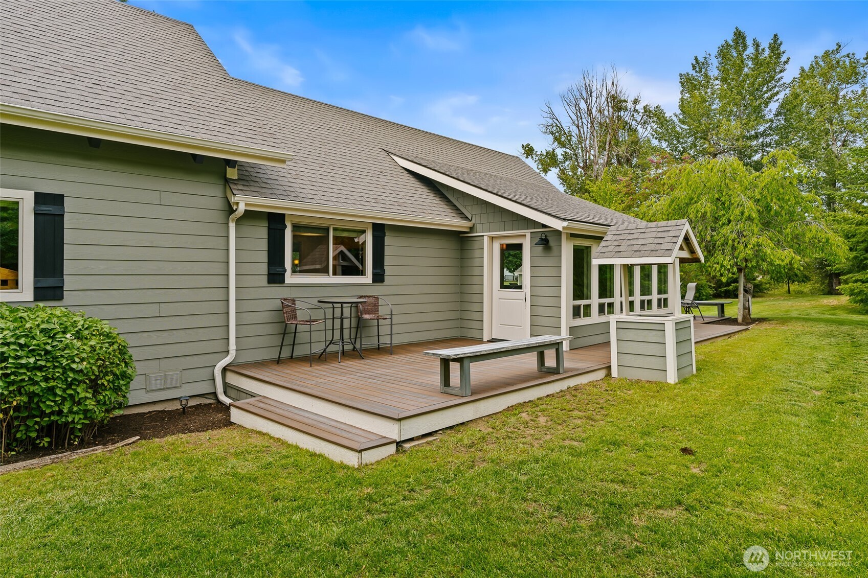 370 Burke Road Property Photo 14