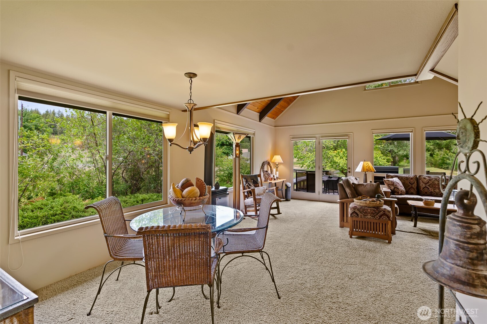 370 Burke Road Property Photo 19