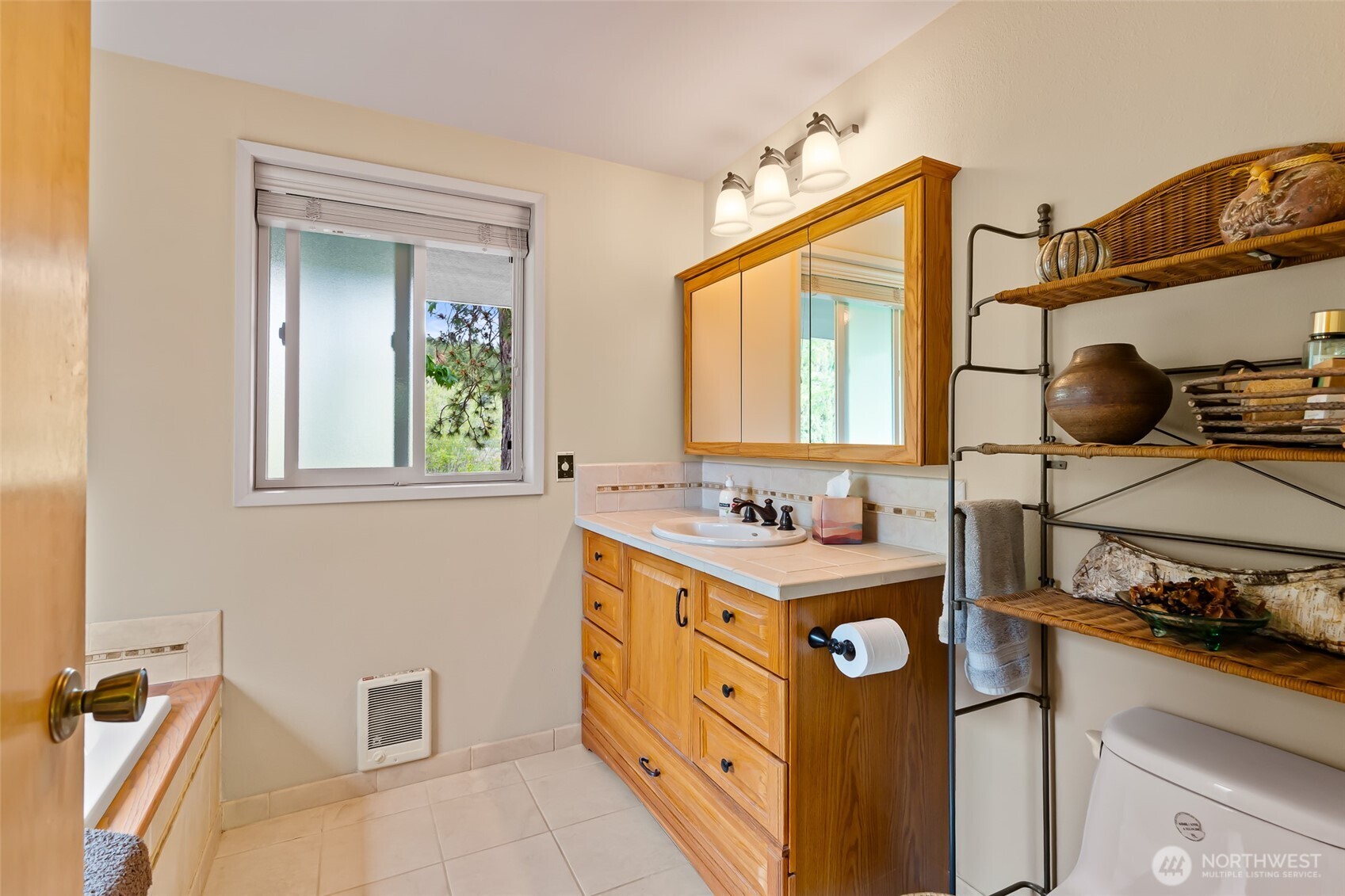 370 Burke Road Property Photo 23