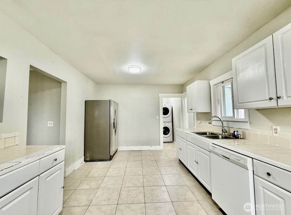 10033 Des Moines Memorial Drive Property Photo 5