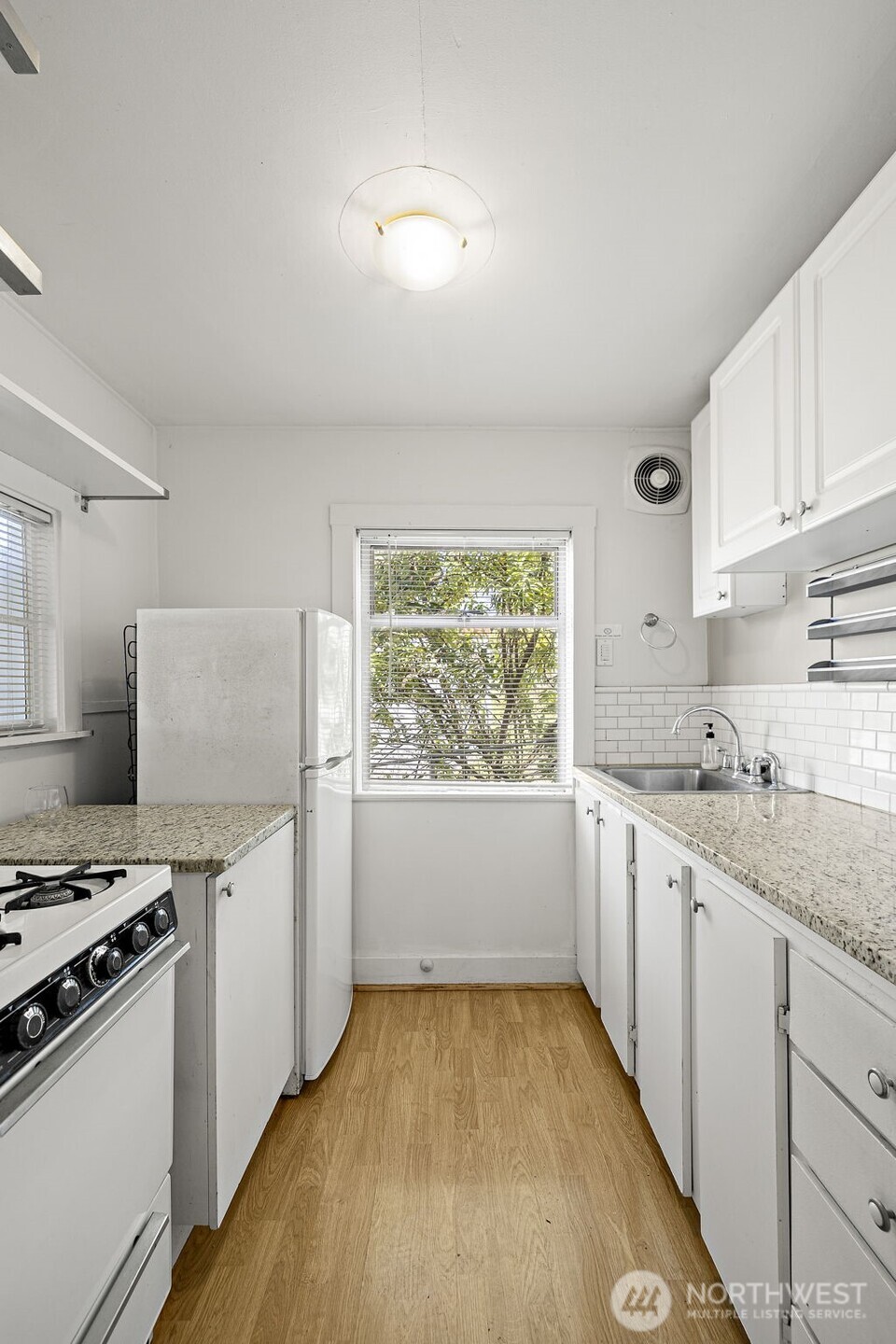 10346 Midvale Avenue Property Photo 12