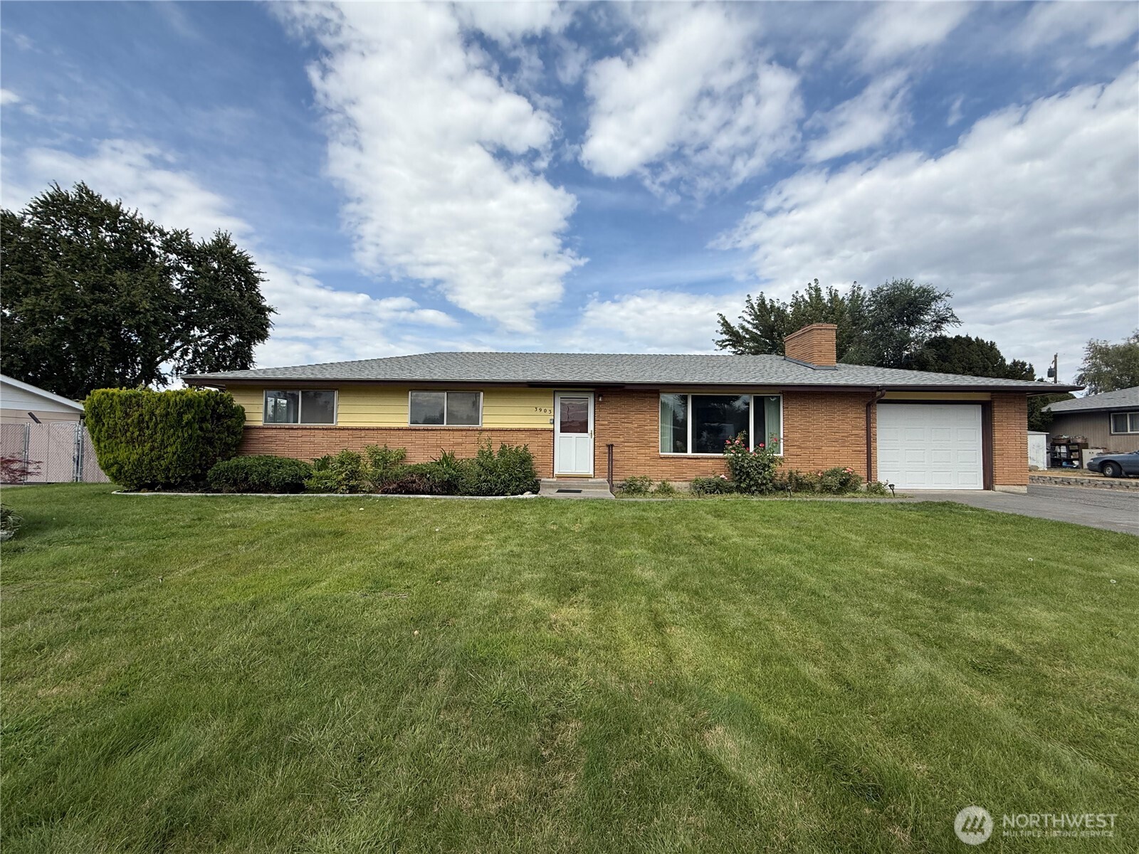 3903 W Nixon Street Property Photo 2