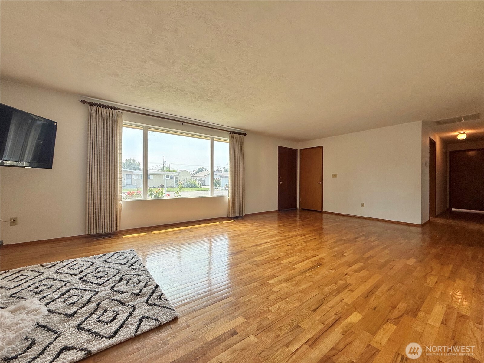 3903 W Nixon Street Property Photo 6
