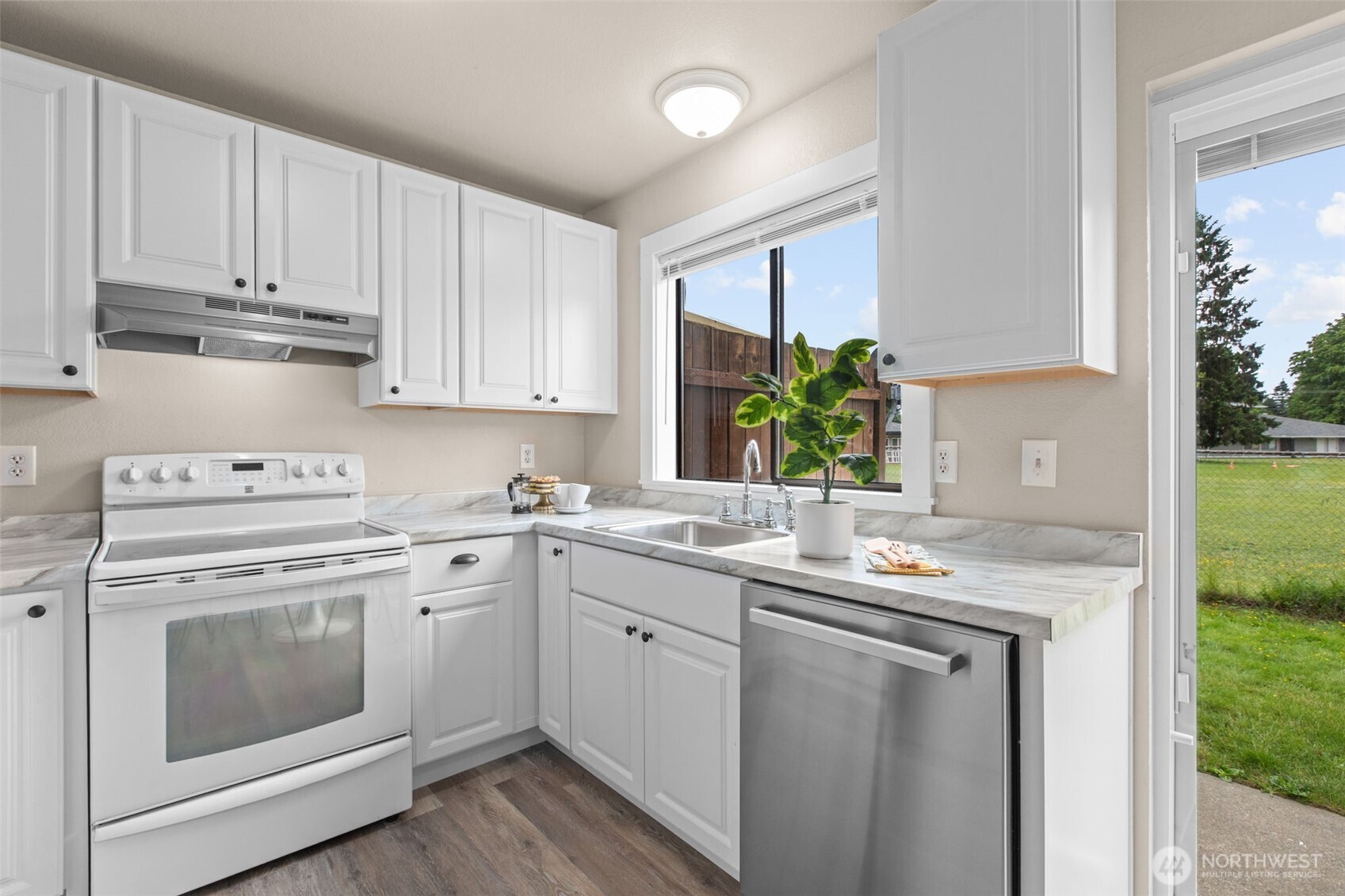 18440 Killarney Circle Property Photo 11