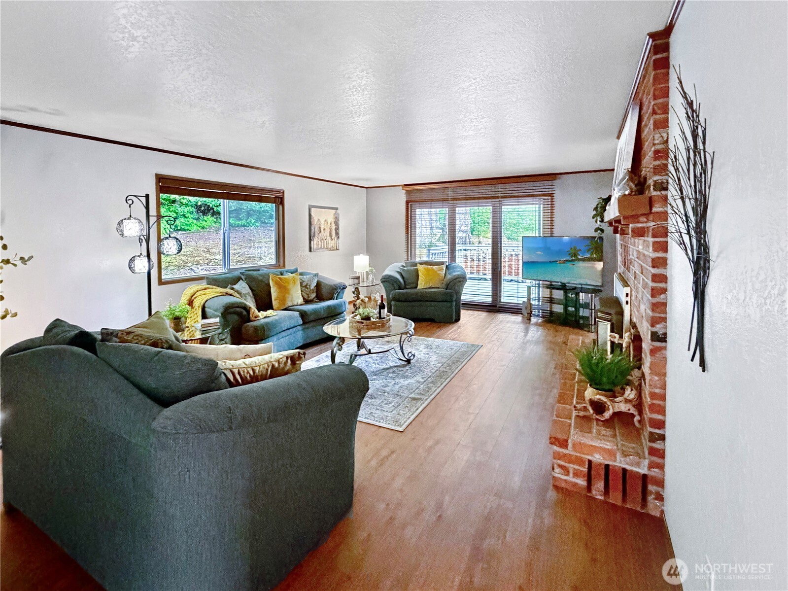 3815 Hillview Court Property Photo 4