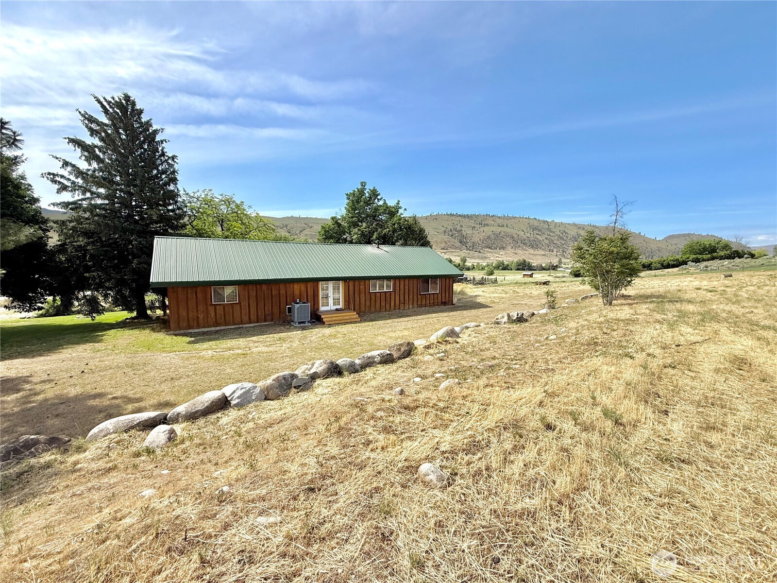 1879 Old Hwy 97 Property Photo 32