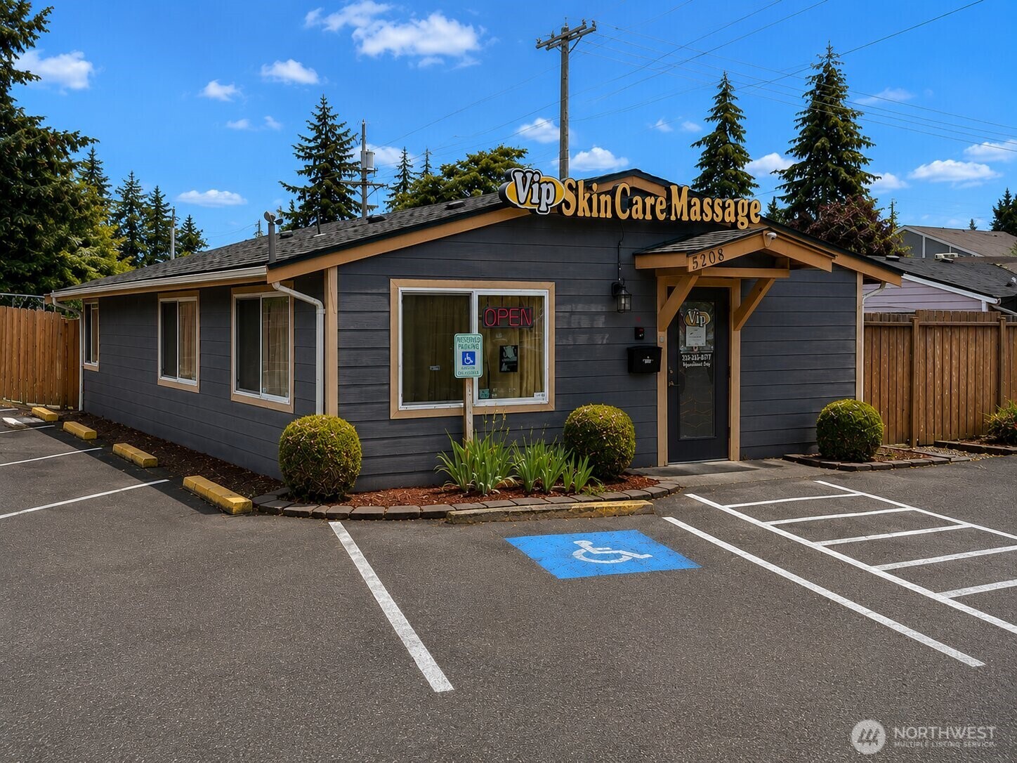 5208 100th Street Property Photo 1