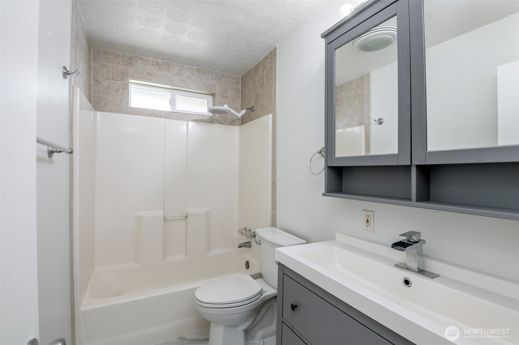 2217 E 64th Street Property Photo 17