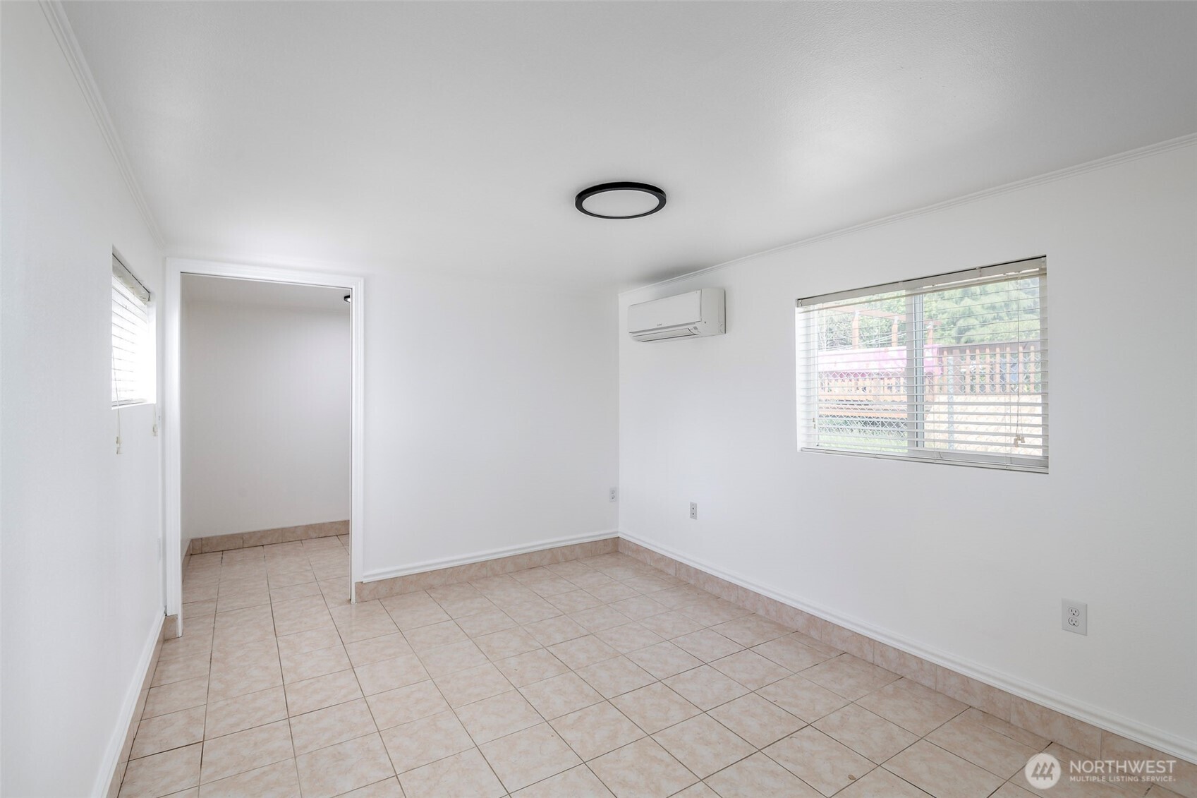 2217 E 64th Street Property Photo 18