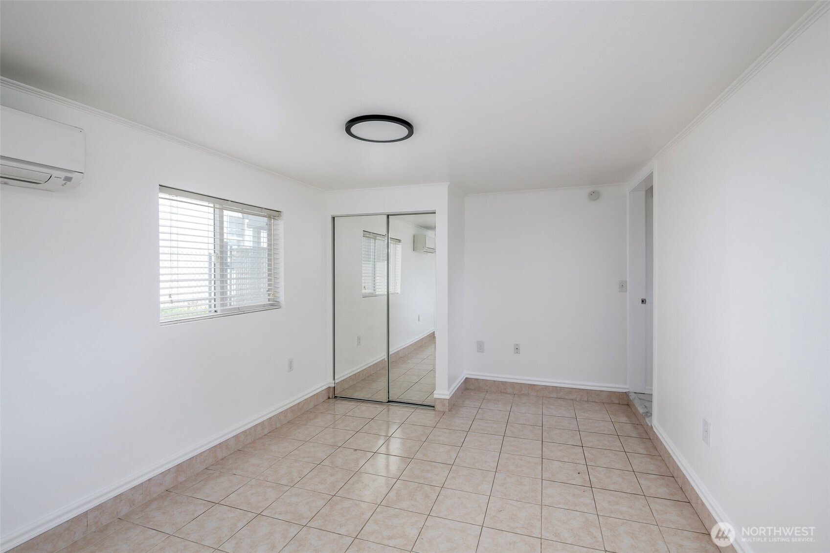 2217 E 64th Street Property Photo 19