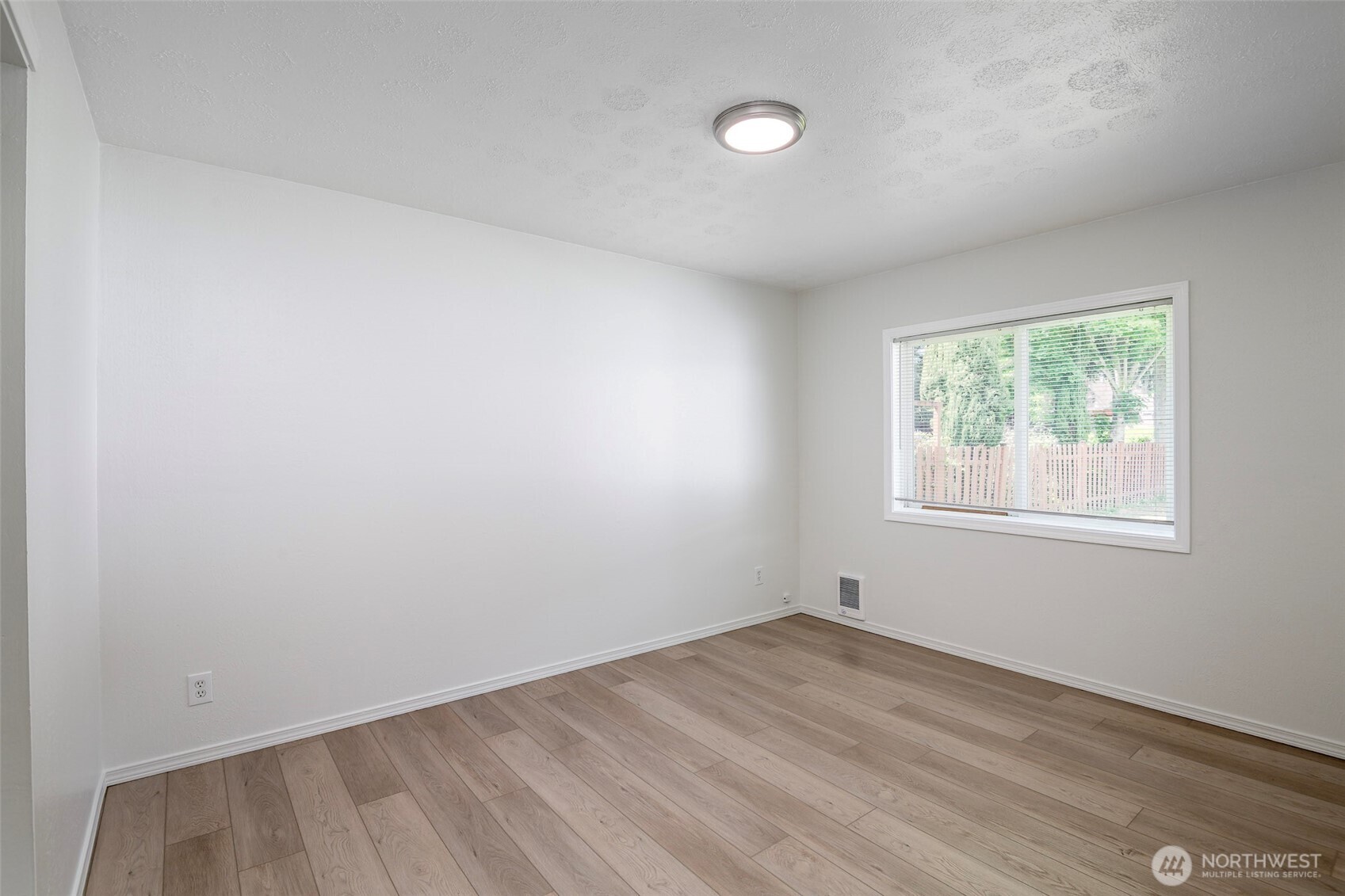 2217 E 64th Street Property Photo 20