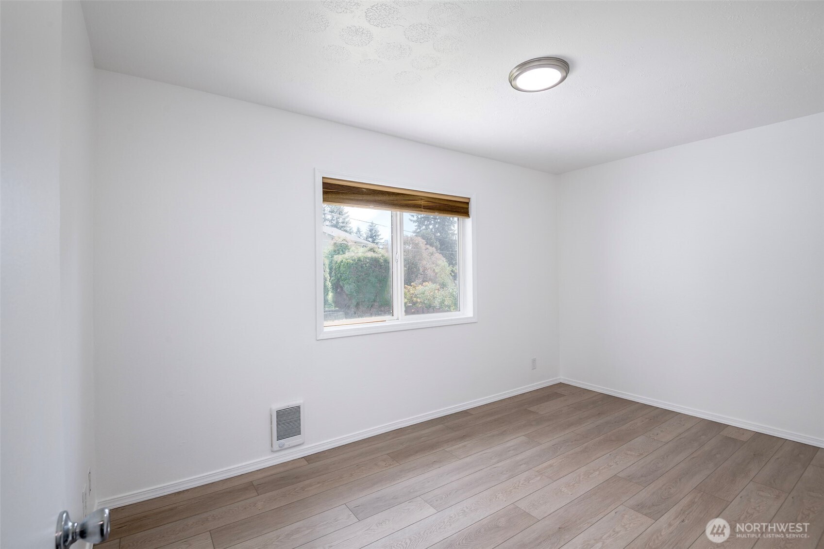 2217 E 64th Street Property Photo 21