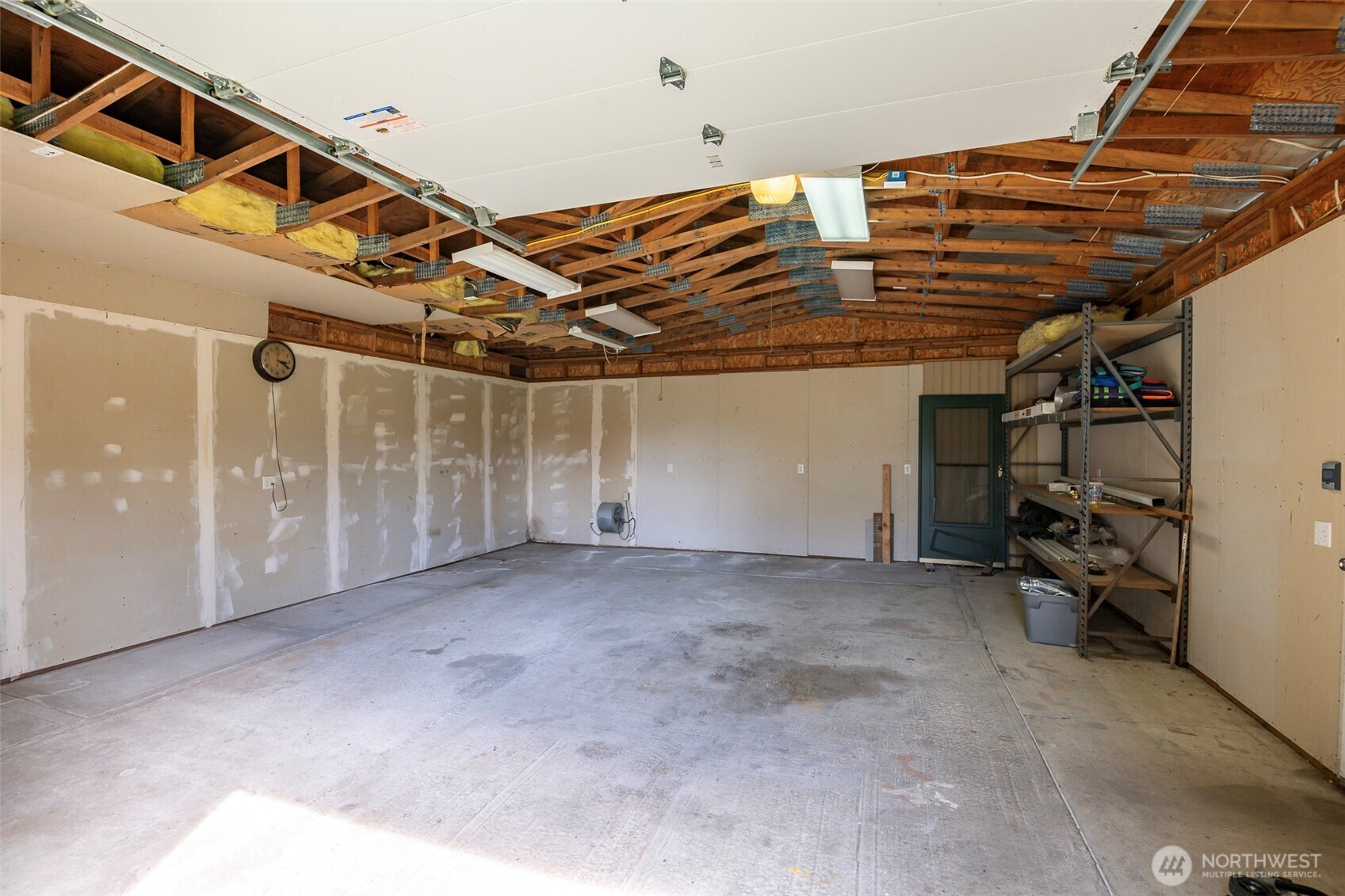 2217 E 64th Street Property Photo 31