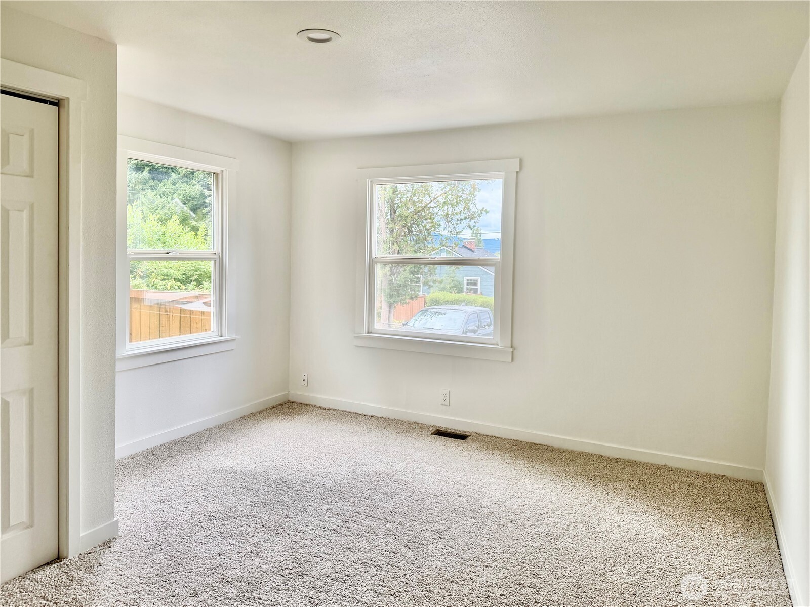 3252 Herren Avenue Property Photo 8