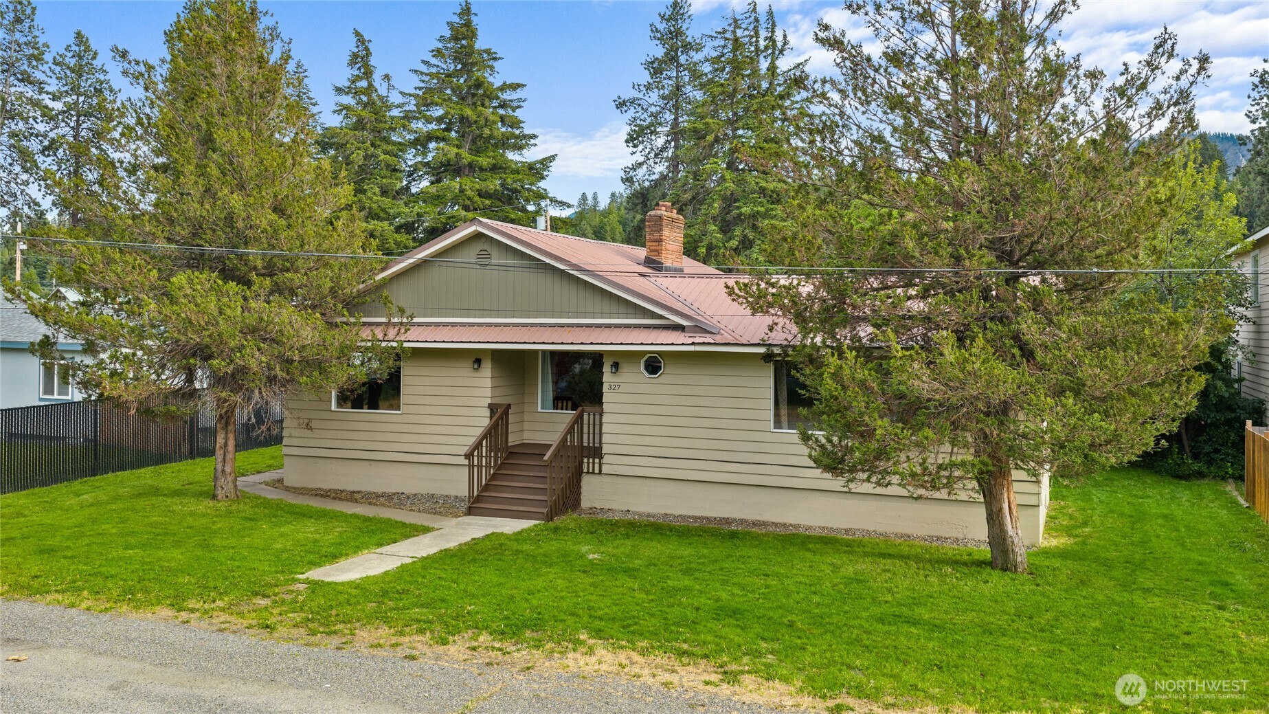 327 Lincoln Street Property Photo 1